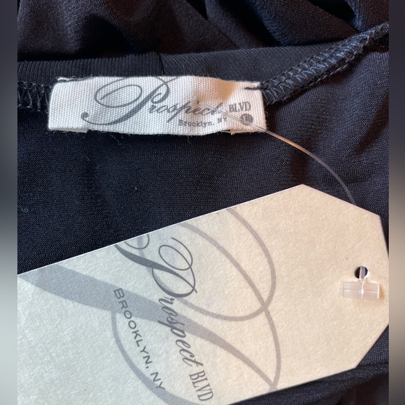 PROSPECT BLVD SLEEVELESS TOP.  SIZE L. - Picture 6 of 6